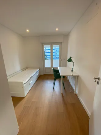 Rent this 5 bed room on Av Infante D Henrique (Quartel) in Avenida Infante Dom Henrique, 2780-117 Oeiras