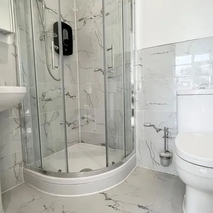 Image 1 - Trelawney Road, London, IG6 2NJ, United Kingdom - Apartment for rent