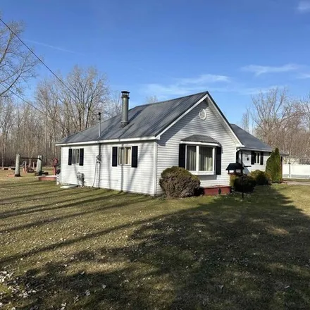 Image 5 - 3218 Pine River Rd, Standish, Michigan, 48658 - House for sale