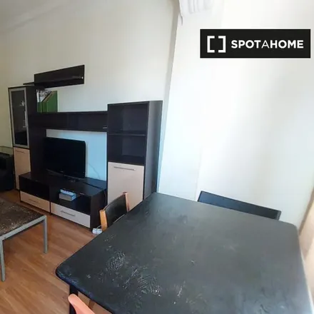 Rent this 5 bed apartment on Montessori in Calle Mariano de Lagasca, 50006 Zaragoza