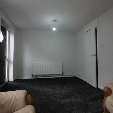 Rent this 3 bed apartment on St John's Close in Leeds, LS6 1SE