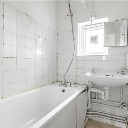 Image 4 - Evelyn Court, Evelyn Walk, London, N1 7PS, United Kingdom - House for sale