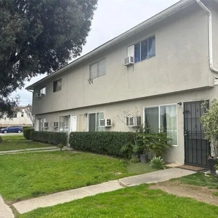 Buy this 32 bed house on 428 Penrose Drive in Corona, CA 92878