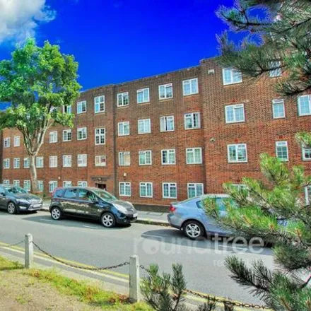 Rent this 2 bed apartment on Victoria Road in London, NW4 2RT