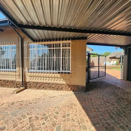 Image 5 - Laerskool Edleen, Ilex Road, Edleen, Kempton Park, 1645, South Africa - Apartment for rent