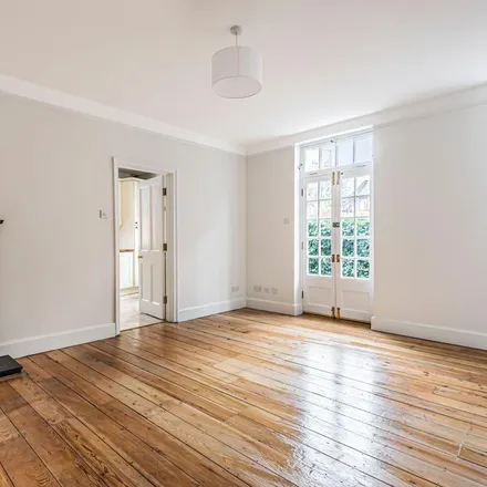 Rent this 3 bed duplex on Denny Crescent in London, SE11 4UY