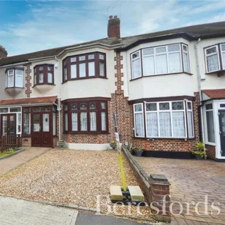 Buy this 3 bed townhouse on Glenwood Drive in London, RM2 5AR