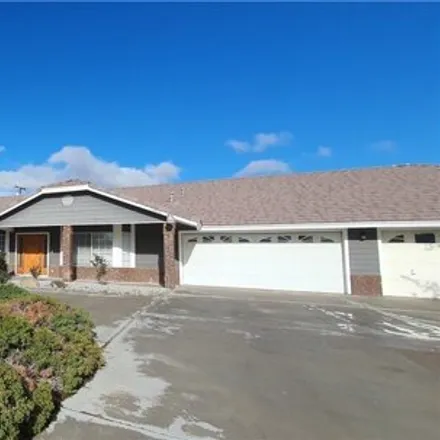 Image 2 - 13841 Choco Road, Apple Valley, CA 92307, USA - House for rent