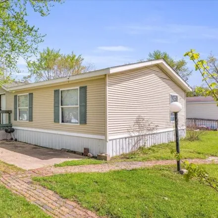 Buy this studio apartment on 457 Richland Street in Mahomet, Champaign County