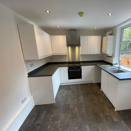 Image 3 - 224 Crookesmoor Road, Sheffield, S10 1BD, United Kingdom - Townhouse for rent