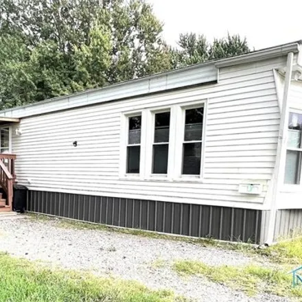 Buy this studio apartment on 477 West Guthrie Street in Upper Sandusky, OH 43351