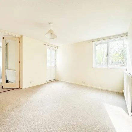 Image 8 - Goodwood Close, Camberley, GU15 4LU, United Kingdom - Duplex for rent
