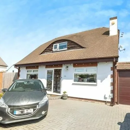 Buy this 5 bed house on Greenside Avenue in Waddicar, L10 8JE