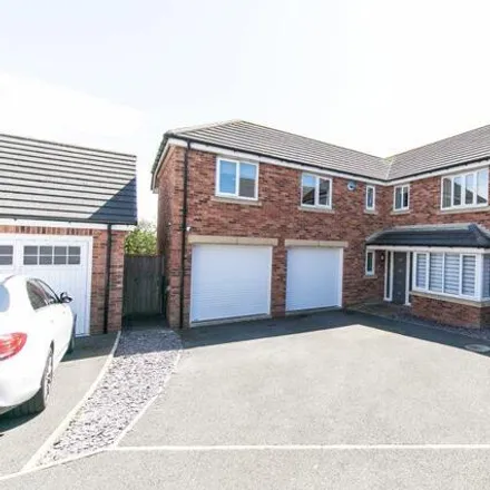 Buy this 5 bed house on Truno Close in Hardhorn, FY3 0EP