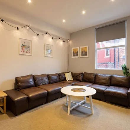 Image 4 - Back Norwood Grove, Leeds, LS6 1DY, United Kingdom - Apartment for rent
