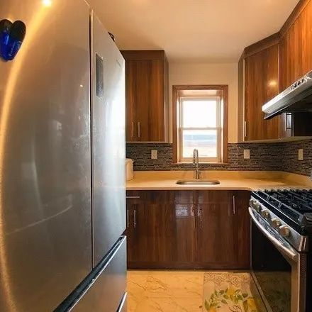 Image 7 - 82-11 57th Avenue, New York, NY 11373, USA - Townhouse for sale