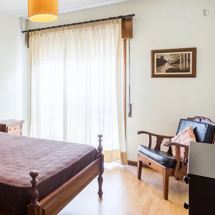 Rent this 3 bed room on Rua de Cunha Júnior in 4200-167 Porto, Portugal