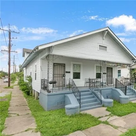Rent this 3 bed house on 2243 Arts Street in Faubourg Marigny, New Orleans
