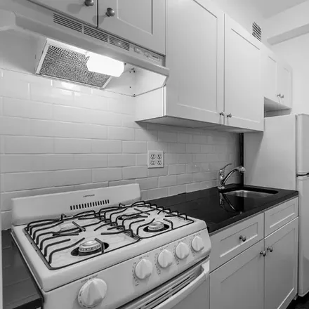 Image 5 - W 71st St, Unit 16M - Apartment for rent