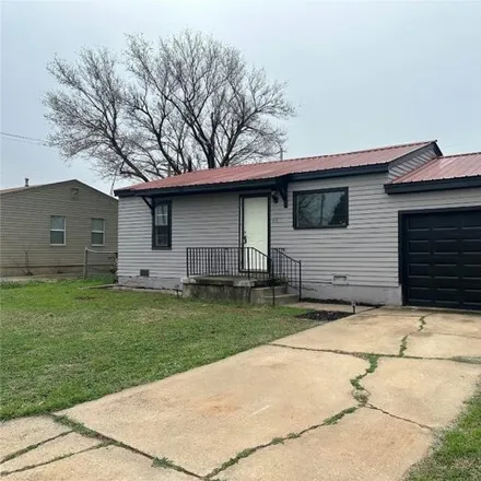 Buy this 2 bed house on 516 Chris Avenue in Welon, Altus
