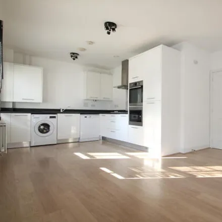 Rent this 2 bed apartment on unnamed road in London, DA8 2ED