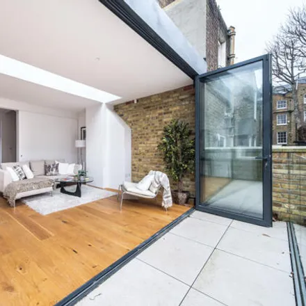 Buy this 3 bed house on 14 Dagmar Terrace in Angel, London