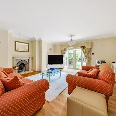 Image 7 - St. David's Drive, Englefield Green, TW20 0BA, United Kingdom - House for rent
