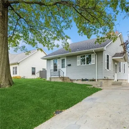 Buy this 3 bed house on 1248 South 6th Avenue East in Newton, IA 50208