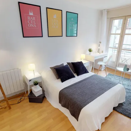 Rent this 4 bed room on 36 Rue Ratisbonne in 59800 Lille, France