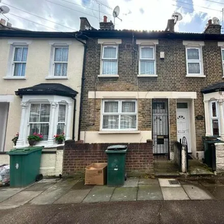 Rent this 3 bed townhouse on 46 Faringford Road in London, E15 4DW