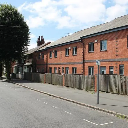 Rent this 6 bed townhouse on 102 Allington Avenue in Nottingham, NG7 1JX