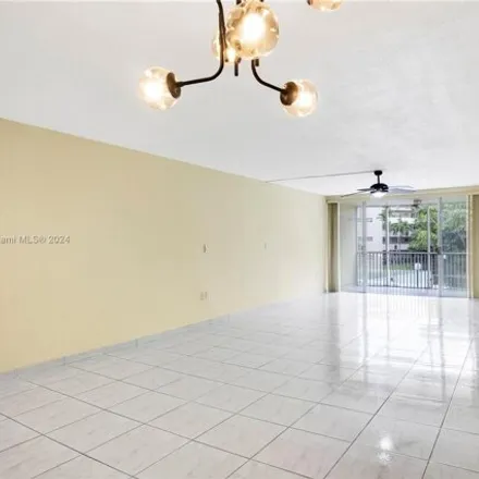 Image 7 - 1660 Northeast 191st Street, Miami-Dade County, FL 33179, USA - Apartment for rent