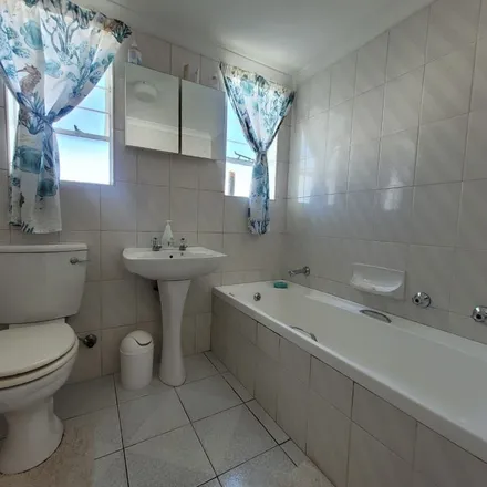 Image 7 - Checkers Hyper, Constantia Drive, Floracliffe, Roodepoort, 1709, South Africa - Apartment for rent
