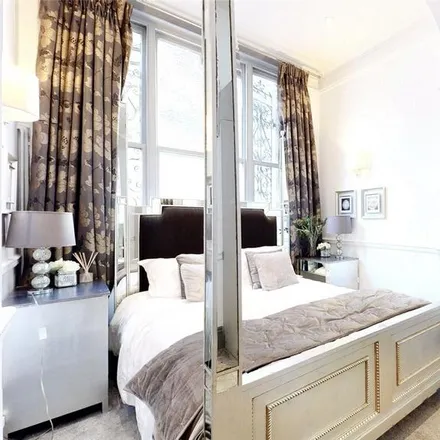 Image 7 - 18 Walton Street, London, SW3 1RE, United Kingdom - Apartment for rent