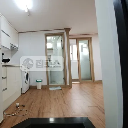 Image 2 - 서울특별시 서초구 잠원동 43-9 - Apartment for rent