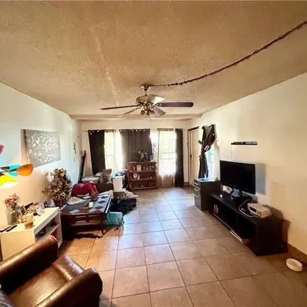 Image 3 - 2169 Collier Avenue, Fort Myers, FL 33901, USA - Condo for sale