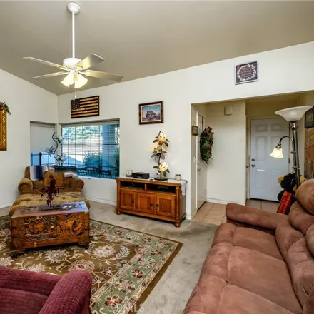 Image 4 - 15372 Mesquite Avenue, Golden Mesa, Victorville, CA 92394, USA - House for sale