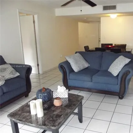 Image 3 - 1541 West 44th Place, Hialeah, FL 33012, USA - Condo for sale