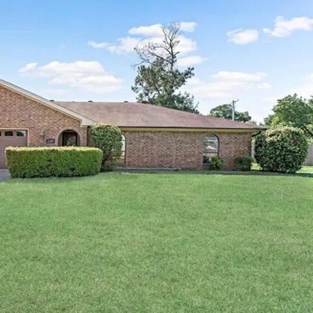 Buy this 3 bed house on 2505 Avenue H in Port Neches, TX 77651