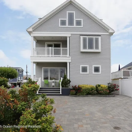 Rent this 4 bed house on 573 Tarpon Avenue in Manasquan, Monmouth County