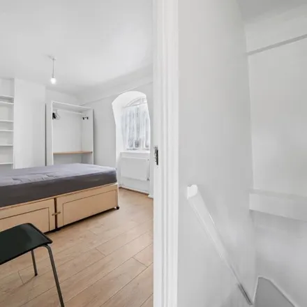 Rent this 2 bed apartment on Wedgwood House in Kennington Road, London