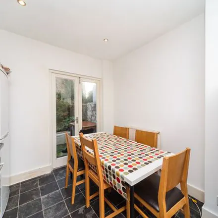 Rent this 6 bed townhouse on 170 Queen's Park Road in Brighton, BN2 0GG