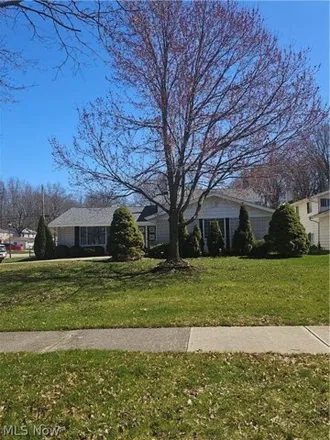 Image 3 - 27983 Sanders Lane, North Olmsted, OH 44070, USA - House for sale