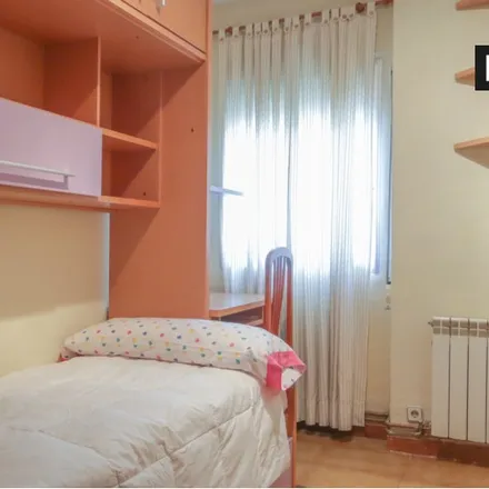 Rent this 2 bed room on Calle de la Comadrona Asunción Fernández in 28902 Getafe, Spain