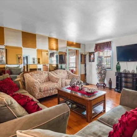Image 5 - 115-42 127th Street, New York, NY 11420, USA - House for sale