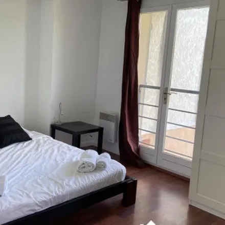Rent this 5 bed apartment on Place du Général de Gaulle in 06600 Antibes, France