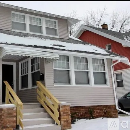 Rent this 3 bed house on 1912 Parkdale Avenue