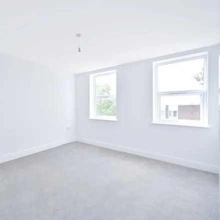 Image 2 - Domino's, 758A Bath Road, London, TW5 9TY, United Kingdom - Apartment for rent