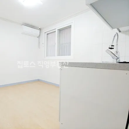 Rent this studio apartment on 서울특별시 관악구 신림동 1662-10