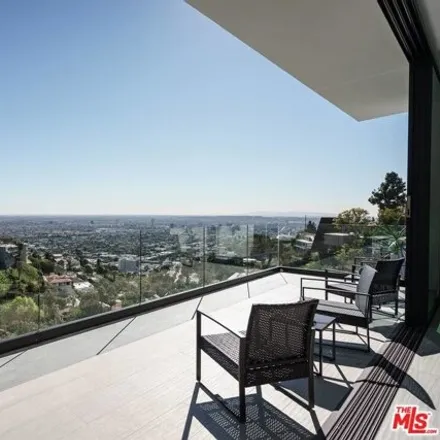 Image 2 - 1684 Mountcrest Avenue, Los Angeles, CA 90069, USA - House for rent